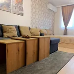 Moderno Park Lane Апартаменты *