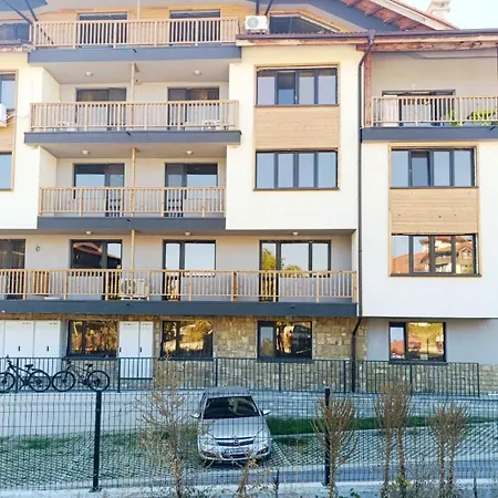 Moderno Park Lane Apartment